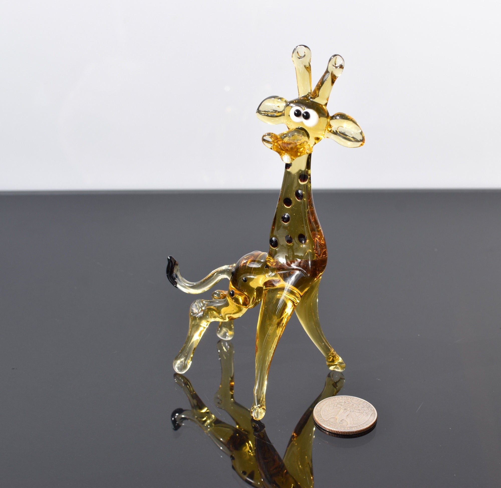 Handmade Glass Giraffe Figurine: Whimsical Animal Sculpture