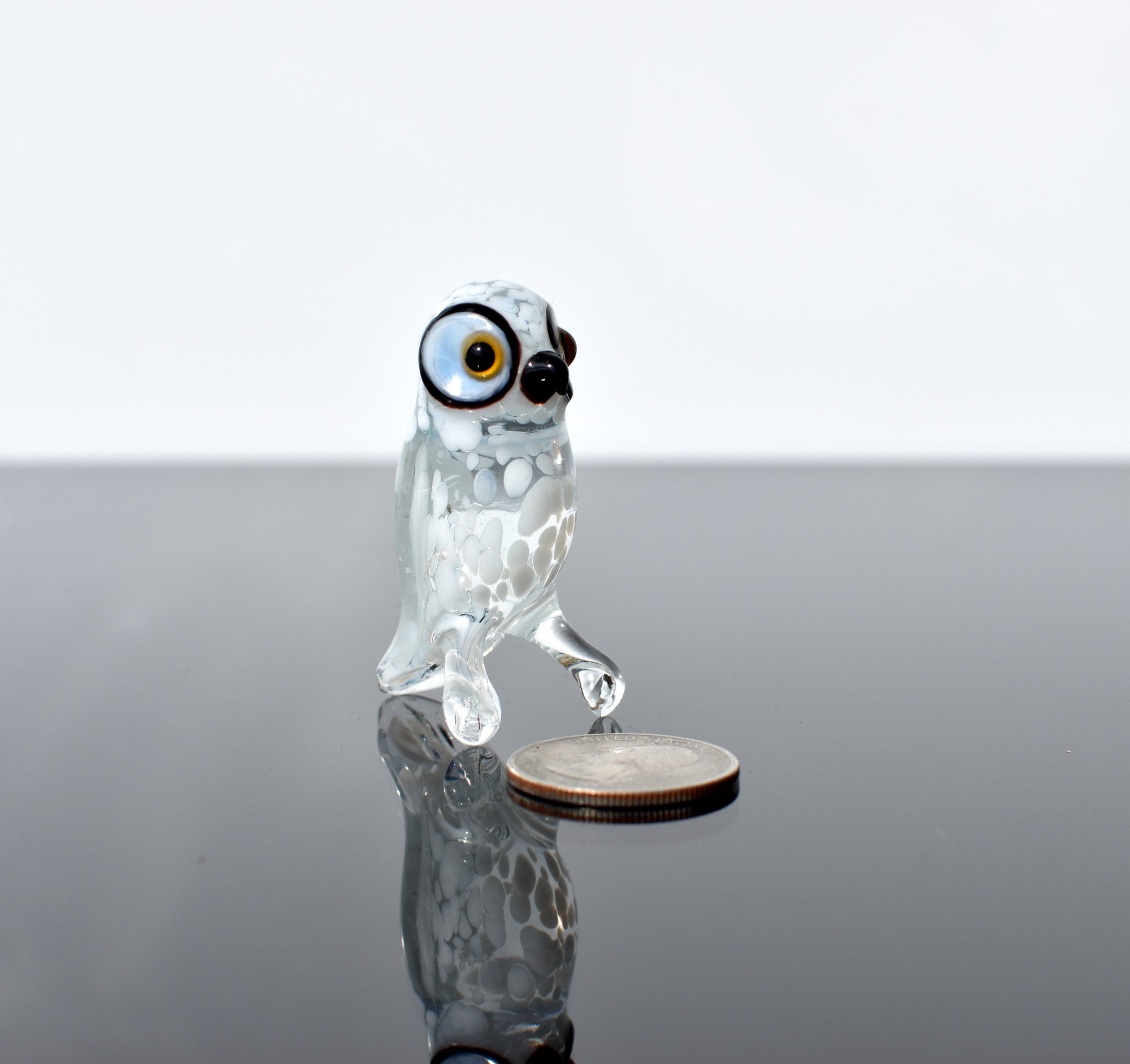 Snow white owl, Detailed figurine with a lot of personality. Excellent addition to your glass animals collection.