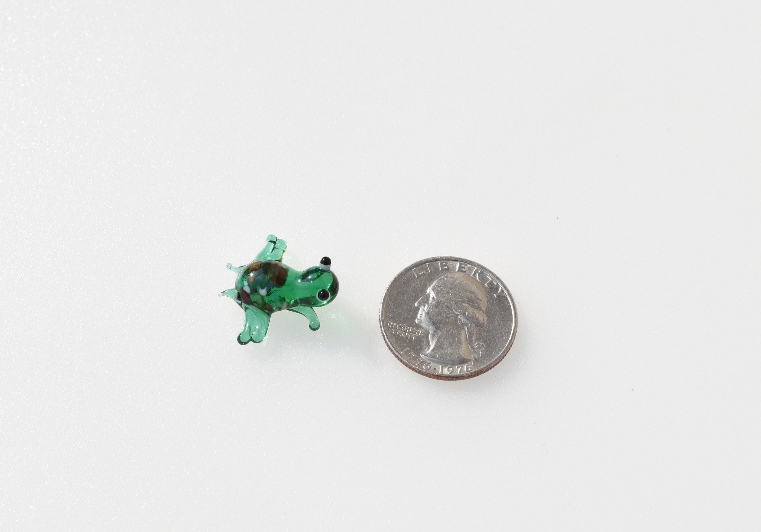 Handmade Green Glass Frog Figurine: Whimsical Miniature Sculpture