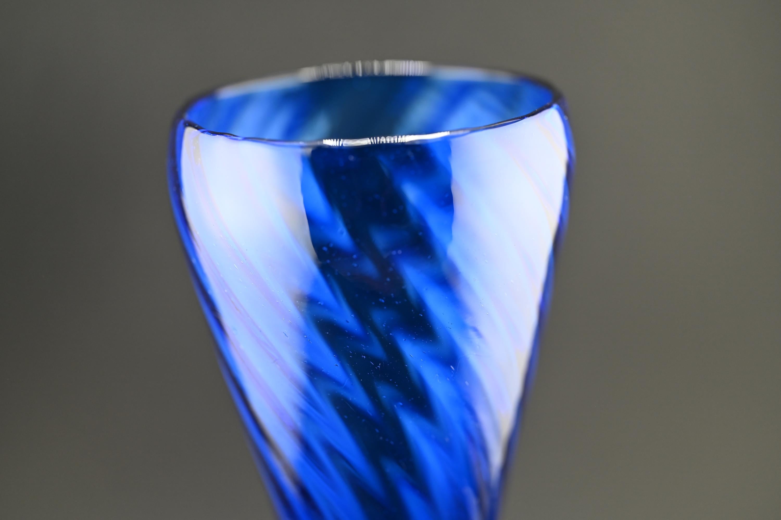 Handblown Cobalt Blue Glass Vase: Elegant Twisted Design