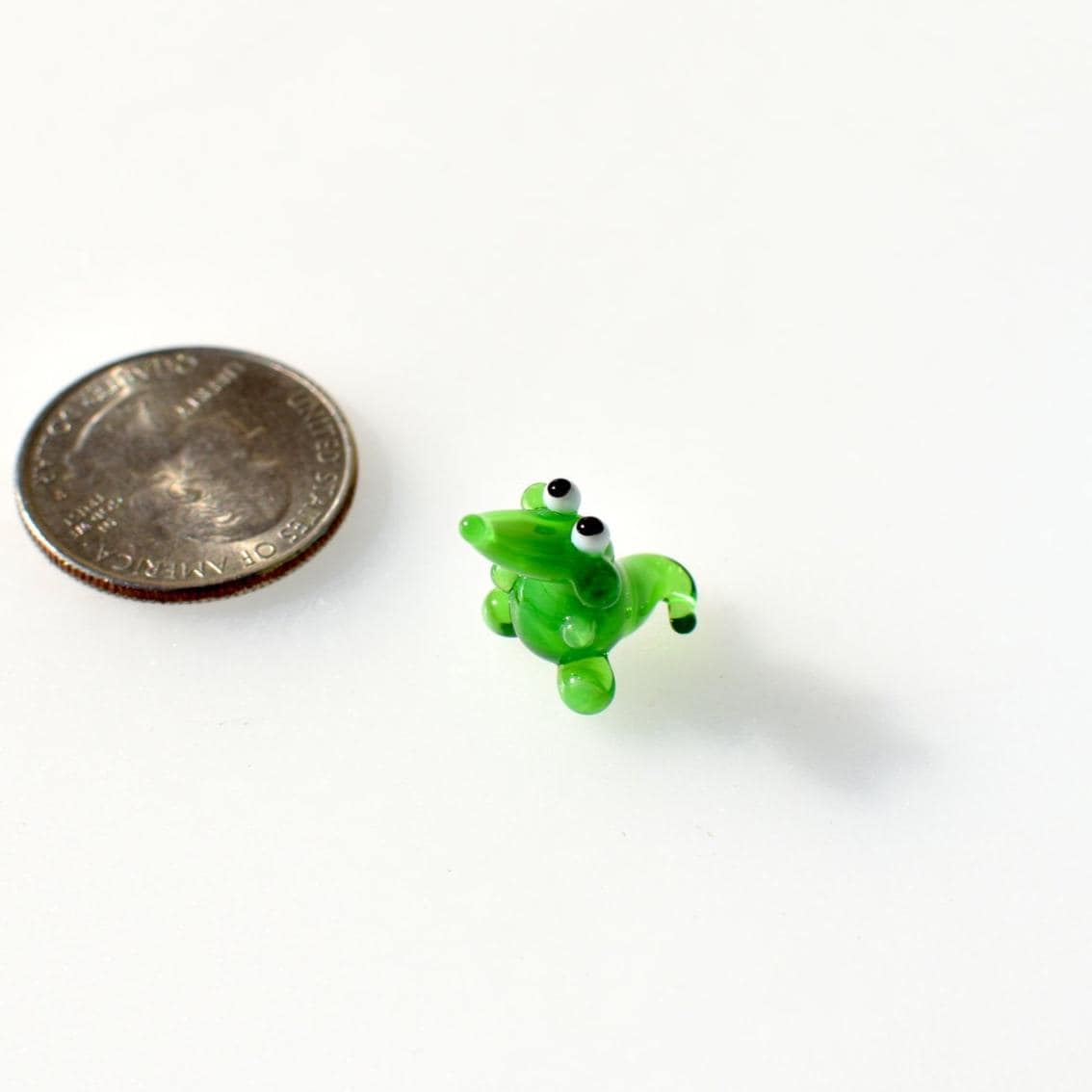 Mini Glass Alligator Figurine: Hand-Blown Collectible Desk Decor