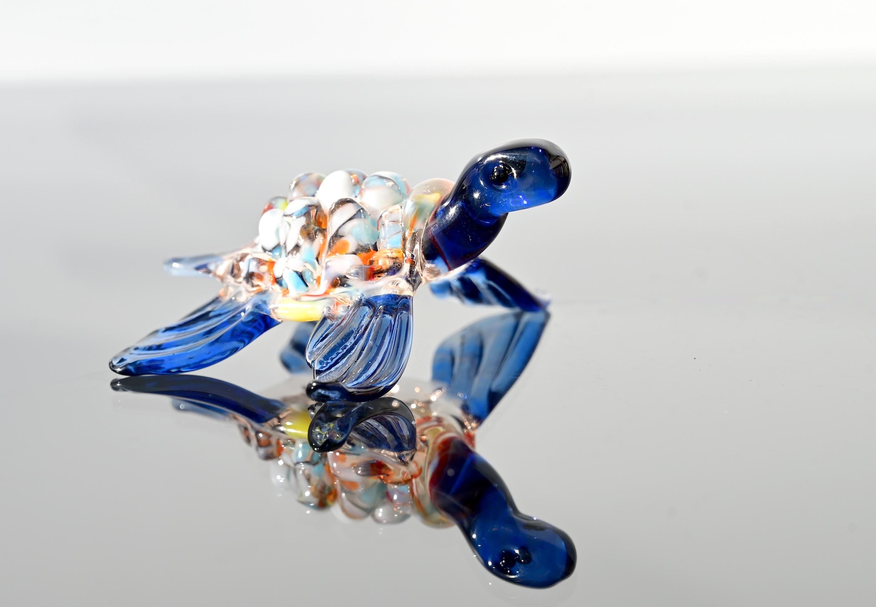 Hand-Blown Glass Sea Turtle – Collectible Art Figurine with a blue color accent.