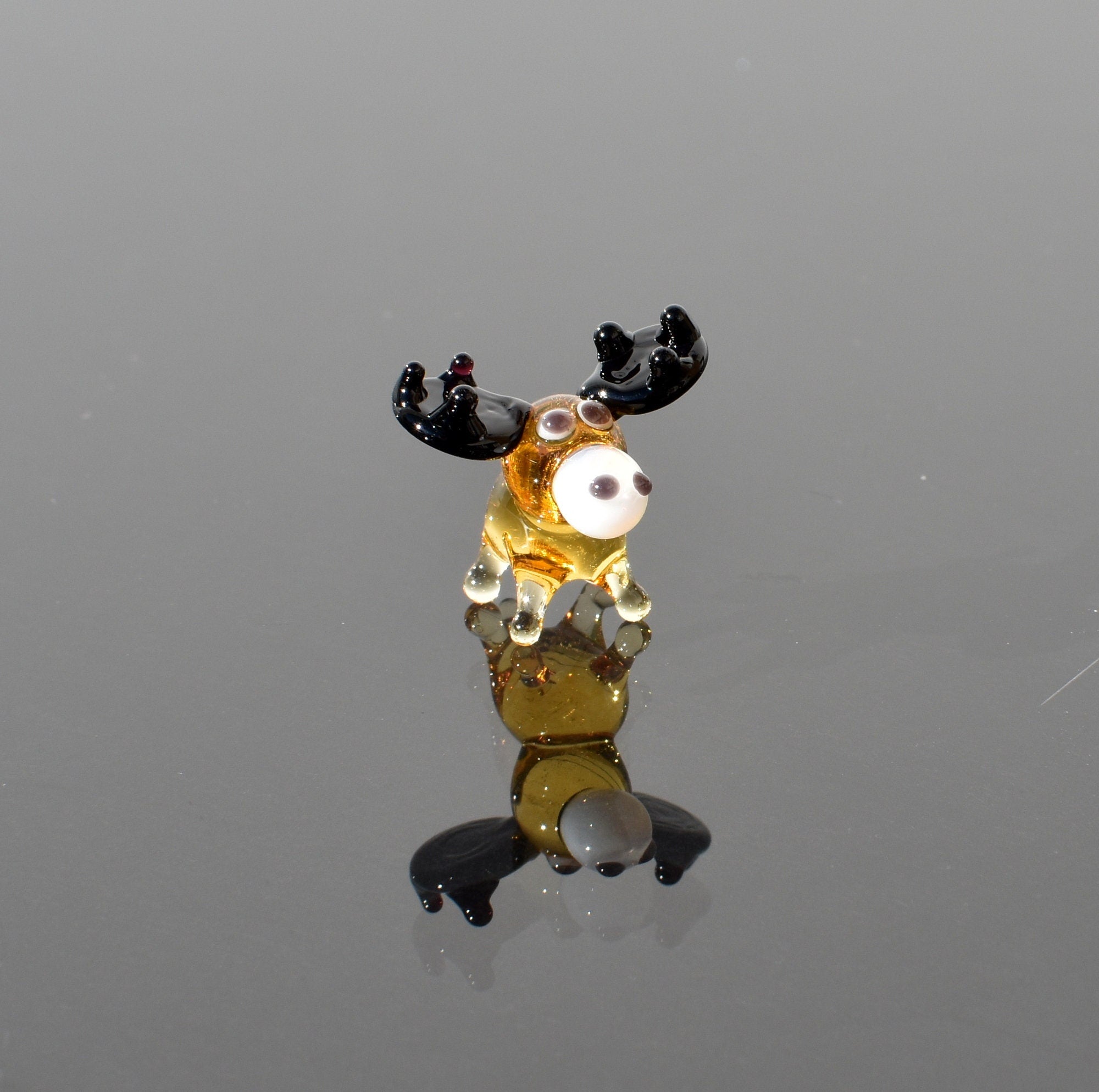 The world smallest Moose glass figurine for your glass menagerie glass animals collection