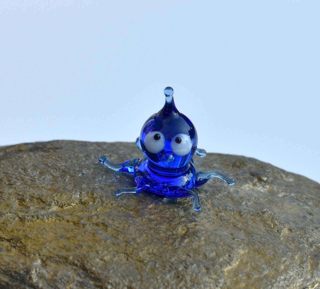 Blown Glass Octopus Figurine, Octopus Gift, Octopus Sculpture, Tiny Glass Animals, Mini Glass Animals, Octopus Decor, Blue Glass Octopus Art