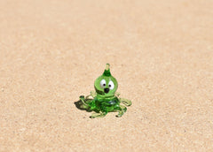 Mini Green Glass Octopus Figurine: Handmade Ocean Keepsake
