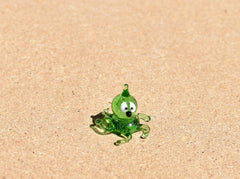 Mini Green Glass Octopus Figurine: Handmade Ocean Keepsake