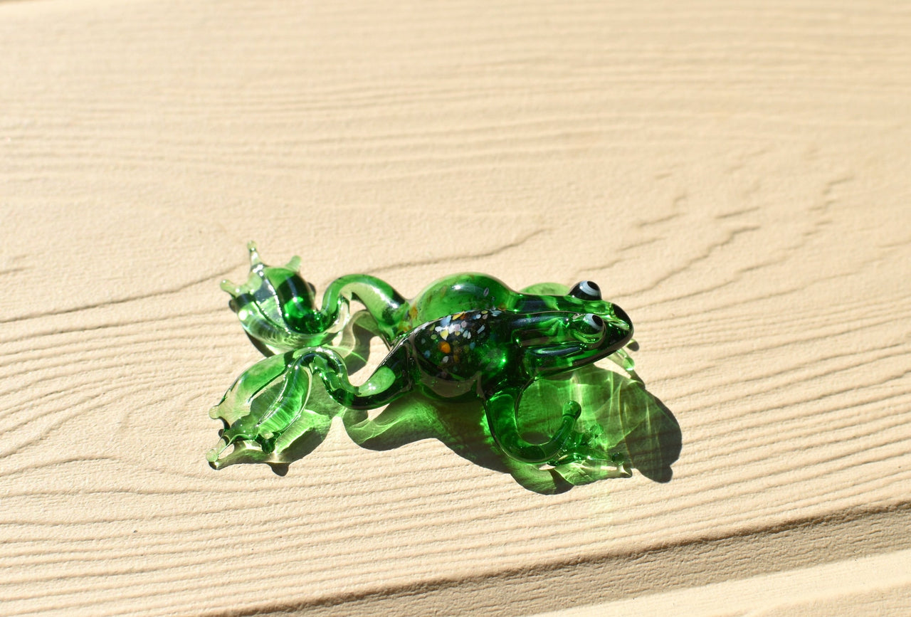 Handmade Green Glass Frog Figurine: Whimsical Art Glass Sculpture