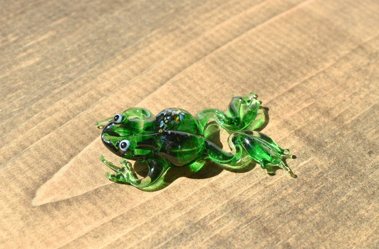 Handmade Green Glass Frog Figurine: Whimsical Art Glass Sculpture