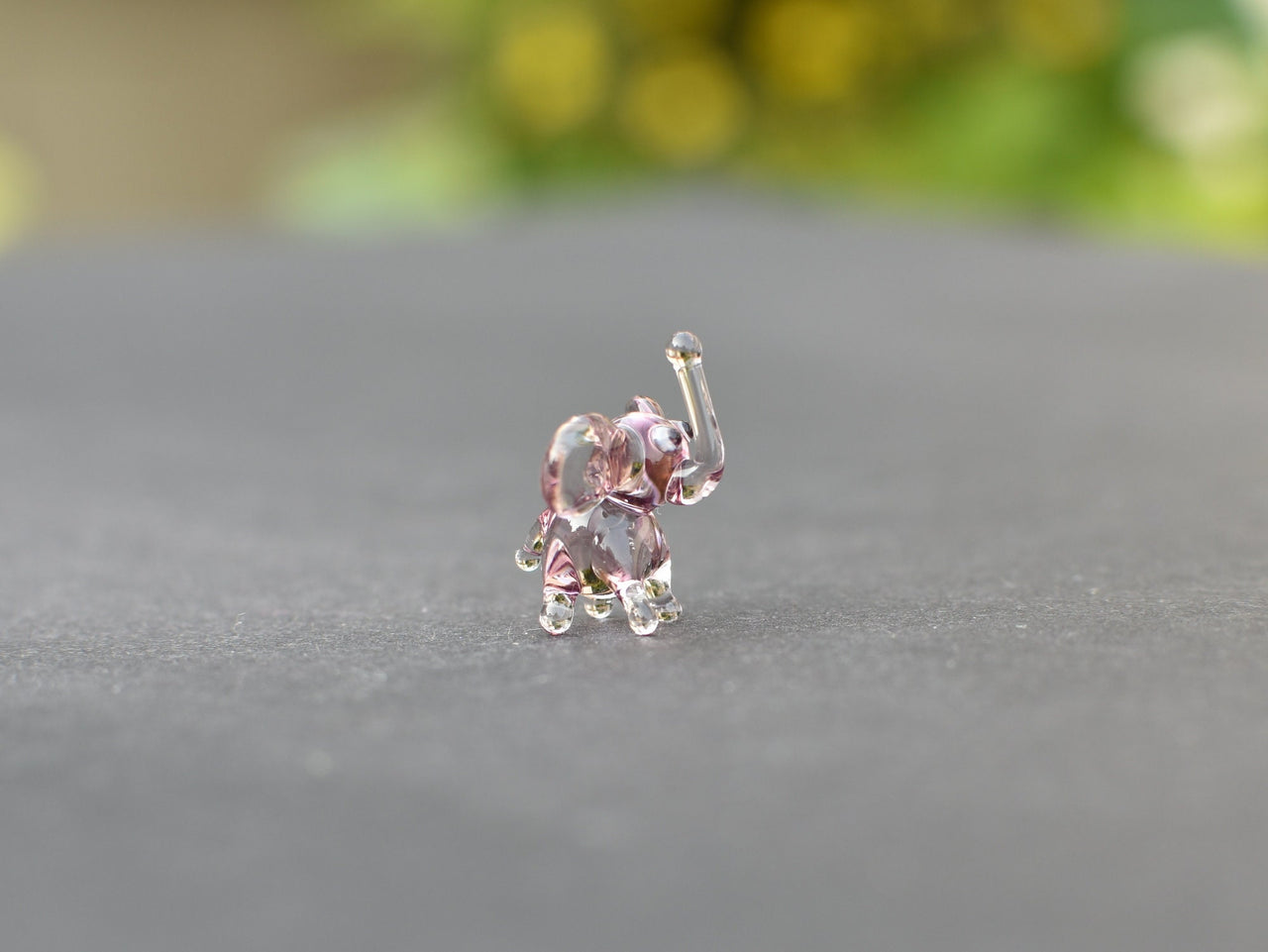 Tiny Purple Glass Elephant Figurine – Handmade Blown Glass Mini Animal Sculpture, Cute Desk Decor Gift