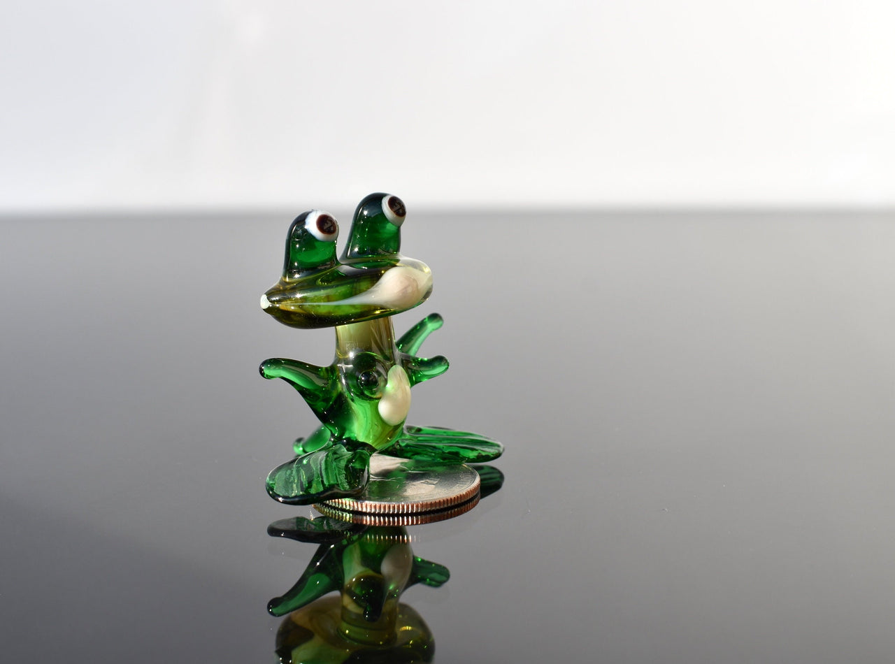 Handmade Green Glass Frog Figurine: Whimsical Sculpture, Art Glass Gift