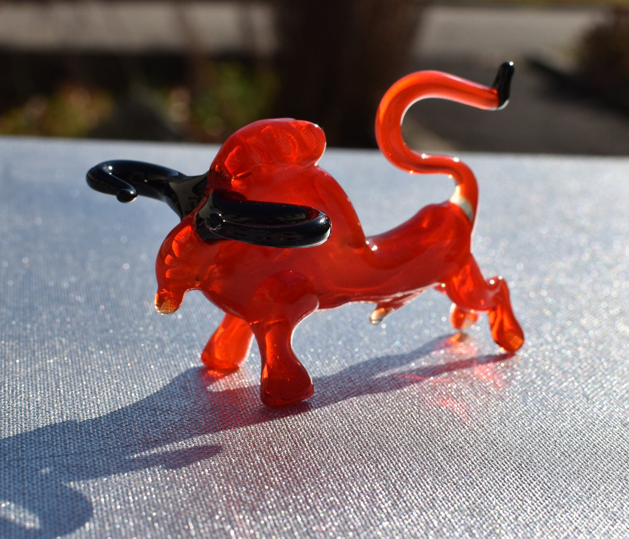 Red Glass Bull Figurine – Handcrafted Flame-Worked Animal Sculpture