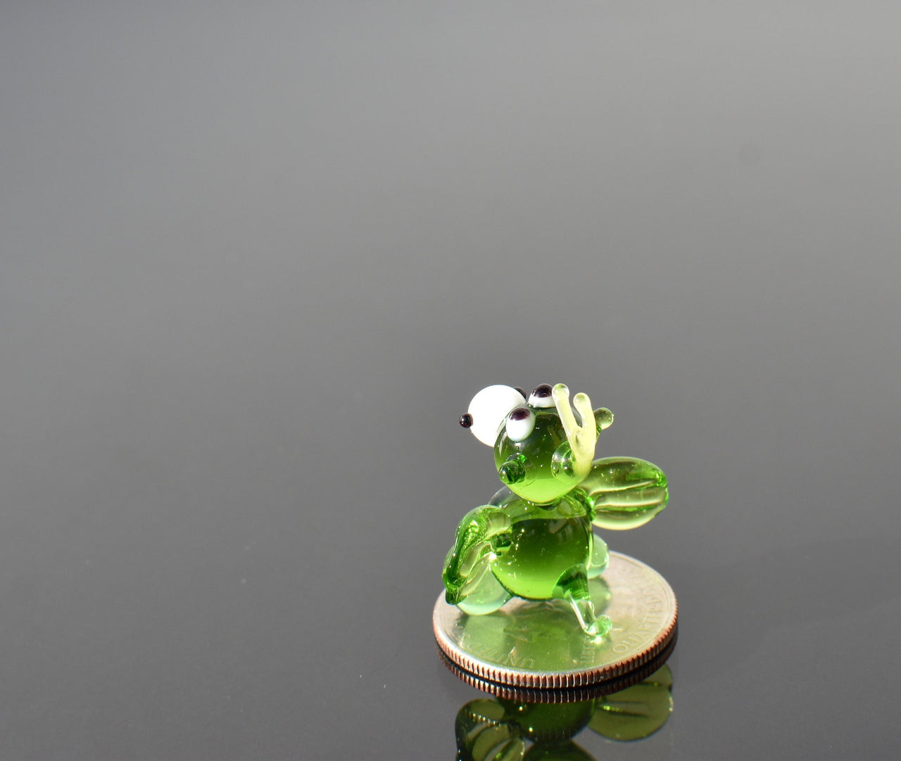 Mini Handblown Glass Dragon Figurine: Collectible Fantasy Sculpture