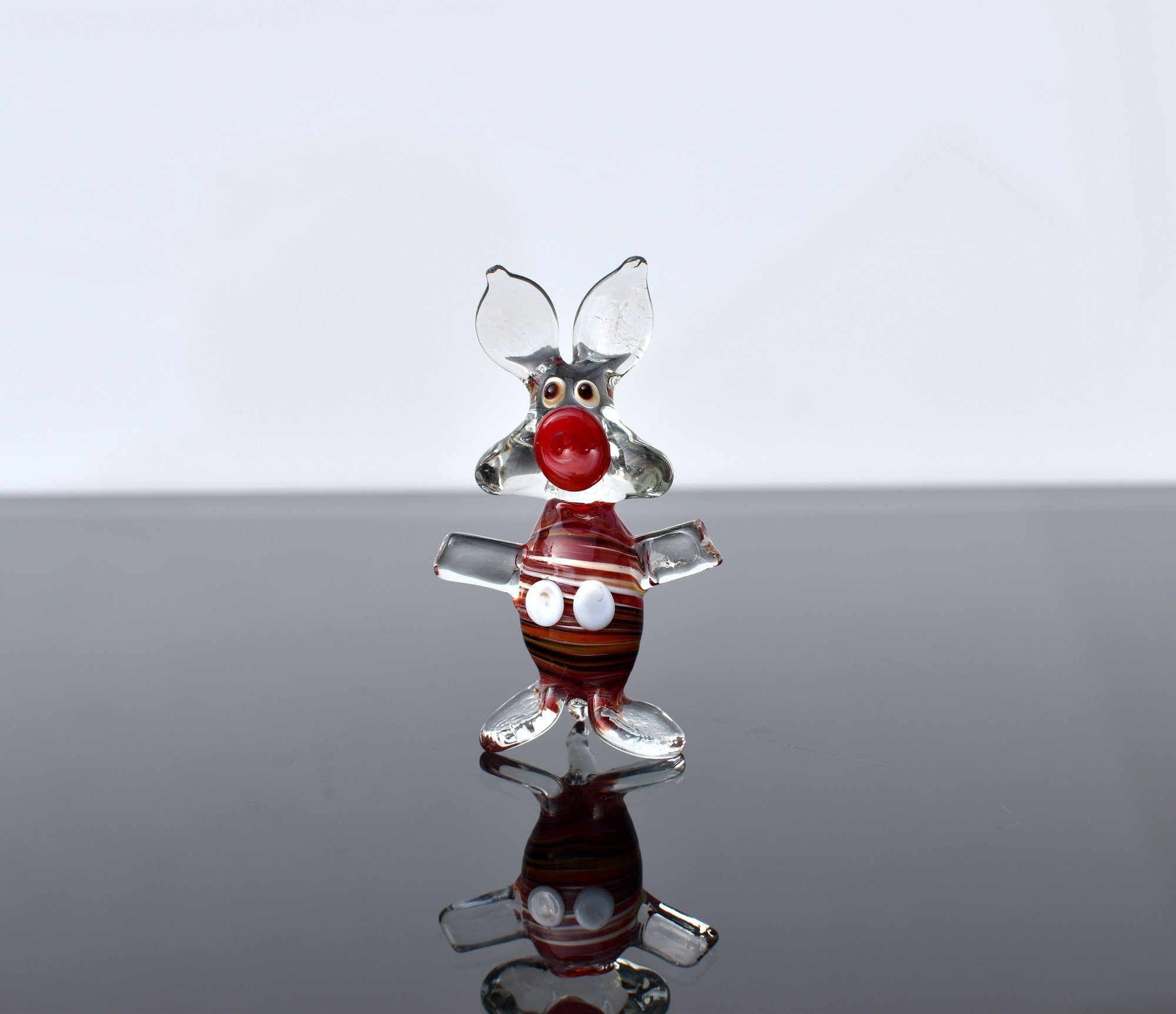 Cute Glass Pig. Detailed figurine with a lot of personality. Excellent addition to your glass animals collection.