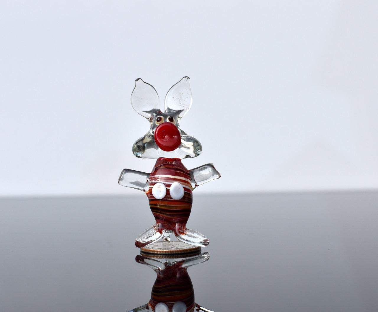 Cute Glass Pig. Detailed figurine with a lot of personality. Excellent addition to your glass animals collection.