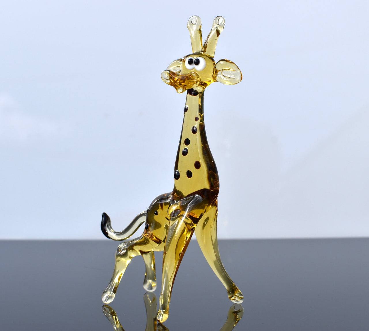 Handmade Glass Giraffe Figurine: Whimsical Animal Sculpture