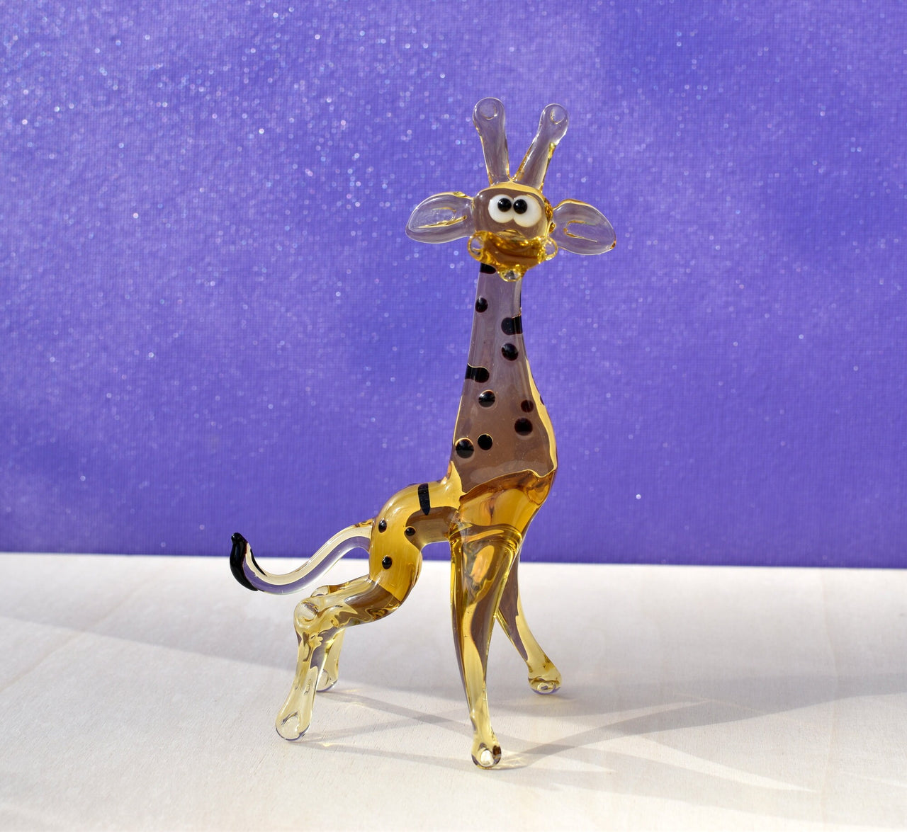Handmade Glass Giraffe Figurine: Whimsical Animal Sculpture