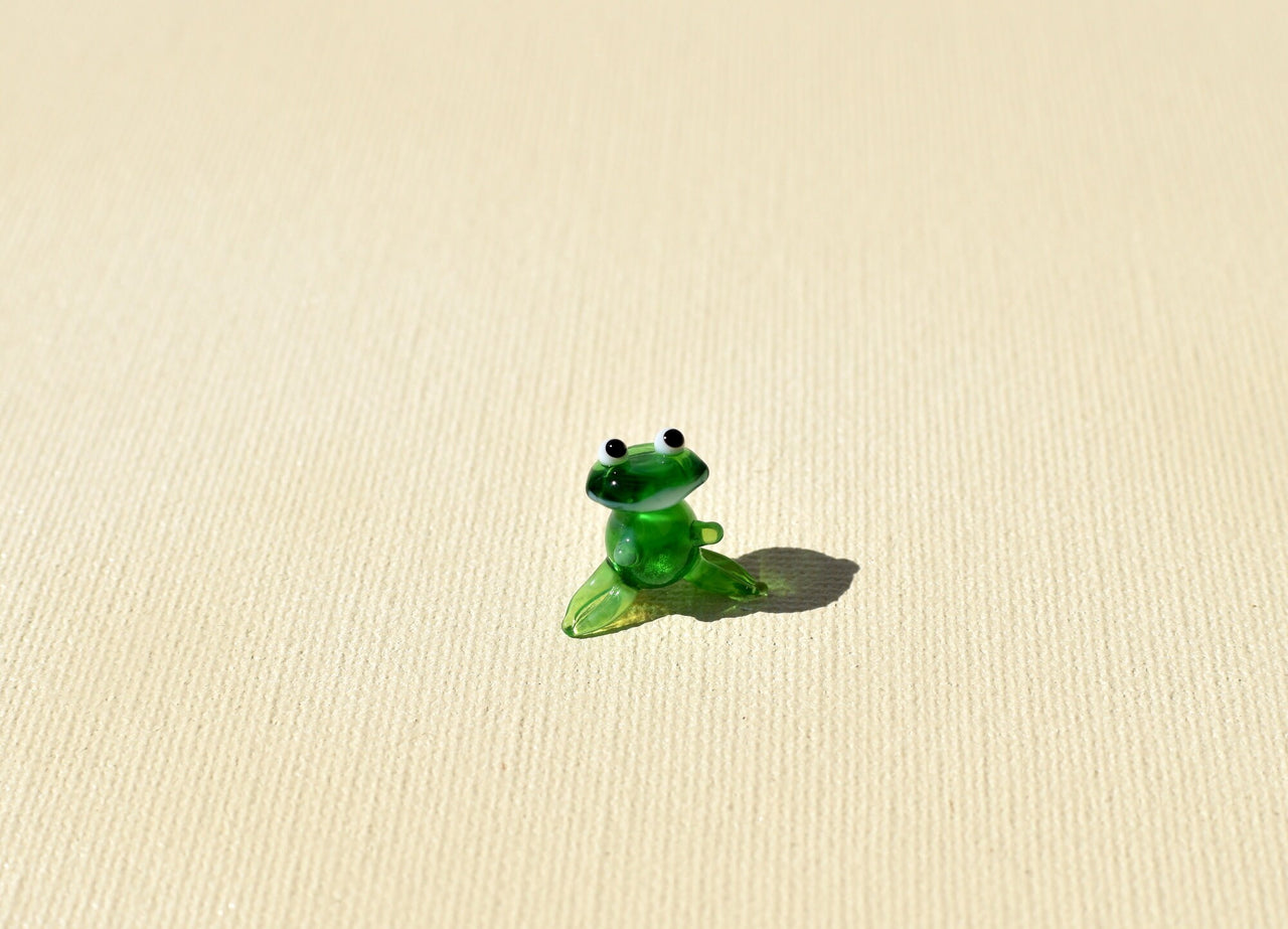 Tiny Glass Frog Figurine: Miniature Green Frog Sculpture