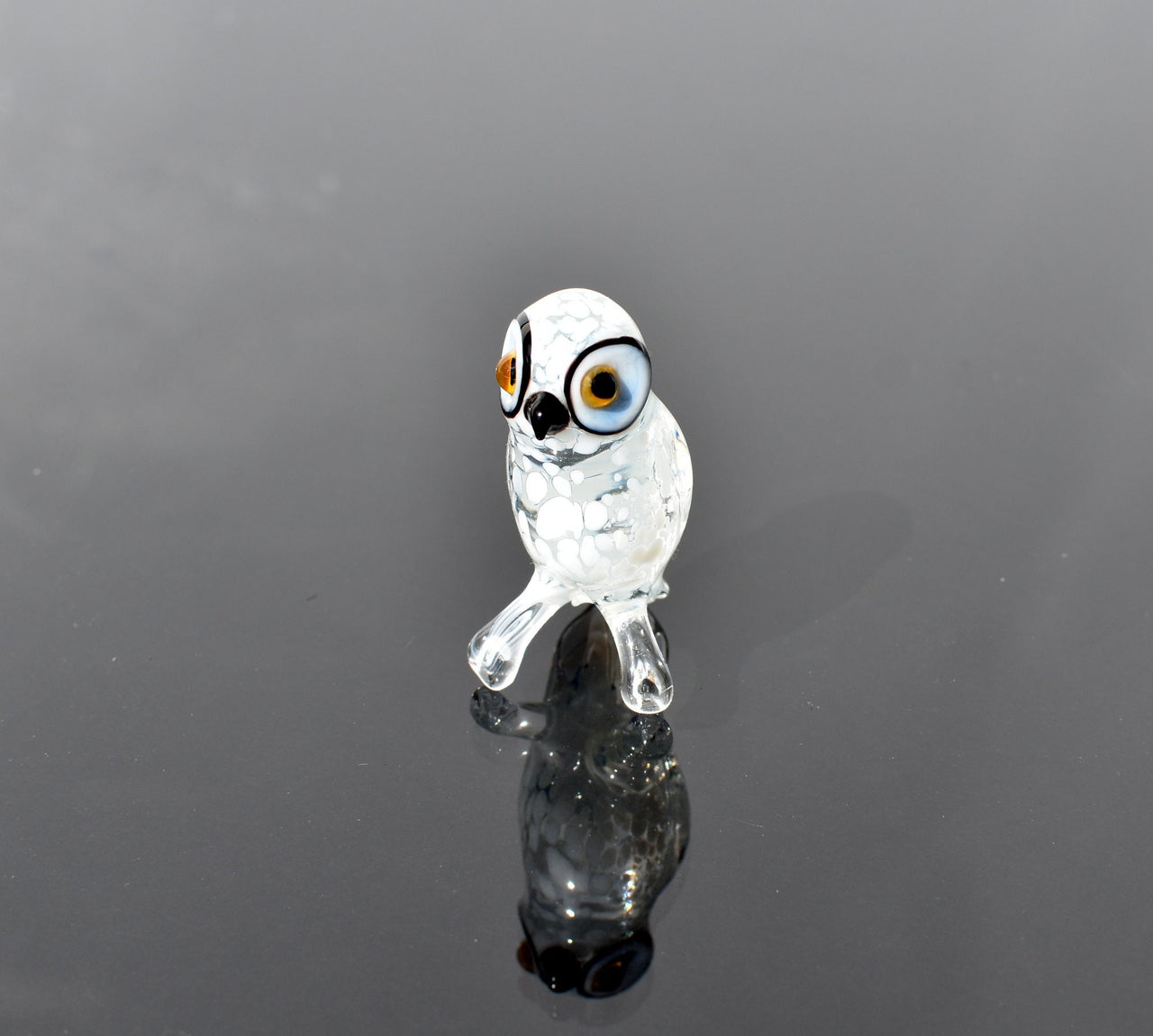 Snow white owl, Detailed figurine with a lot of personality.  Excellent addition to your glass animals collection.