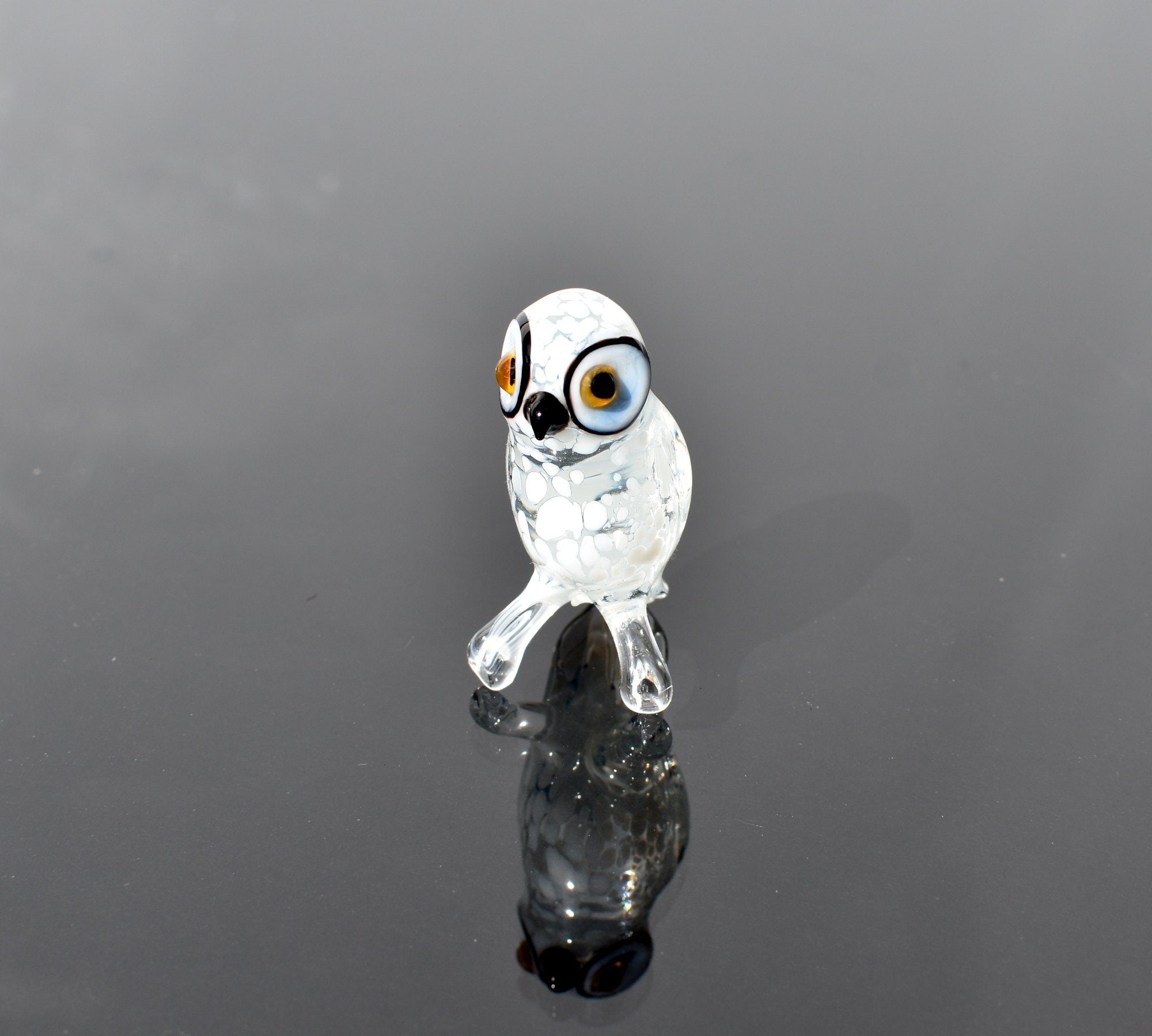 Snow white owl, Detailed figurine with a lot of personality.  Excellent addition to your glass animals collection.