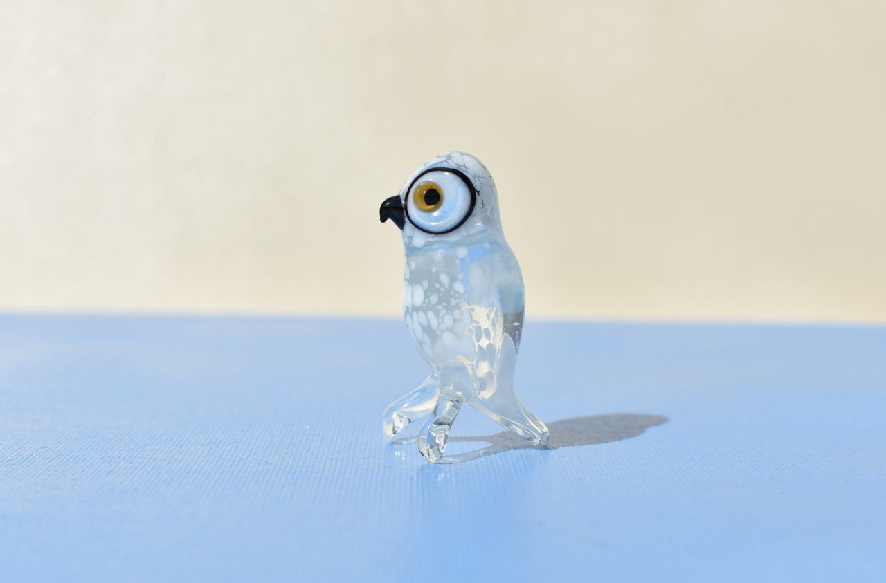Snow white owl, Detailed figurine with a lot of personality.  Excellent addition to your glass animals collection.