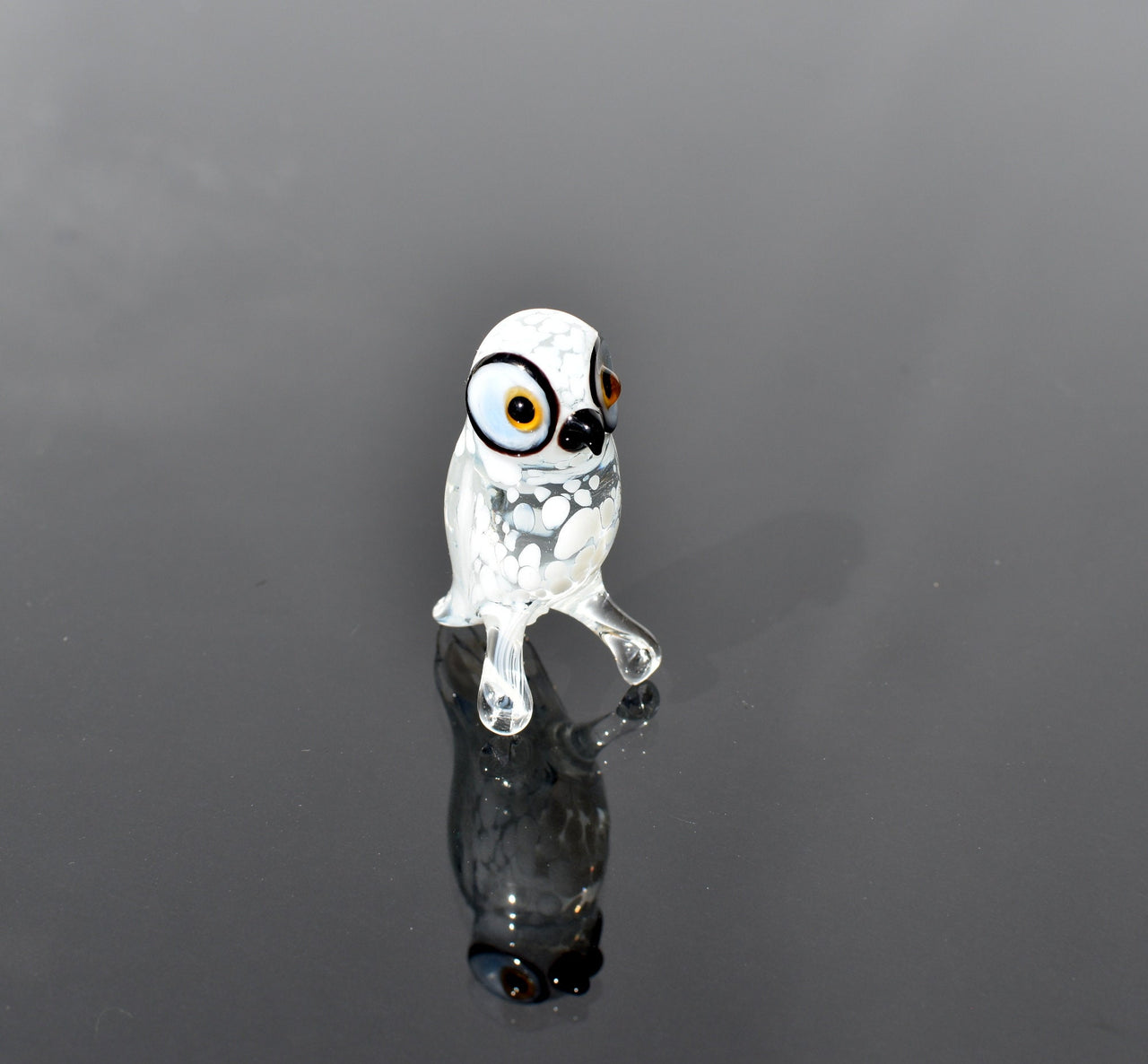 Snow white owl, Detailed figurine with a lot of personality.  Excellent addition to your glass animals collection.