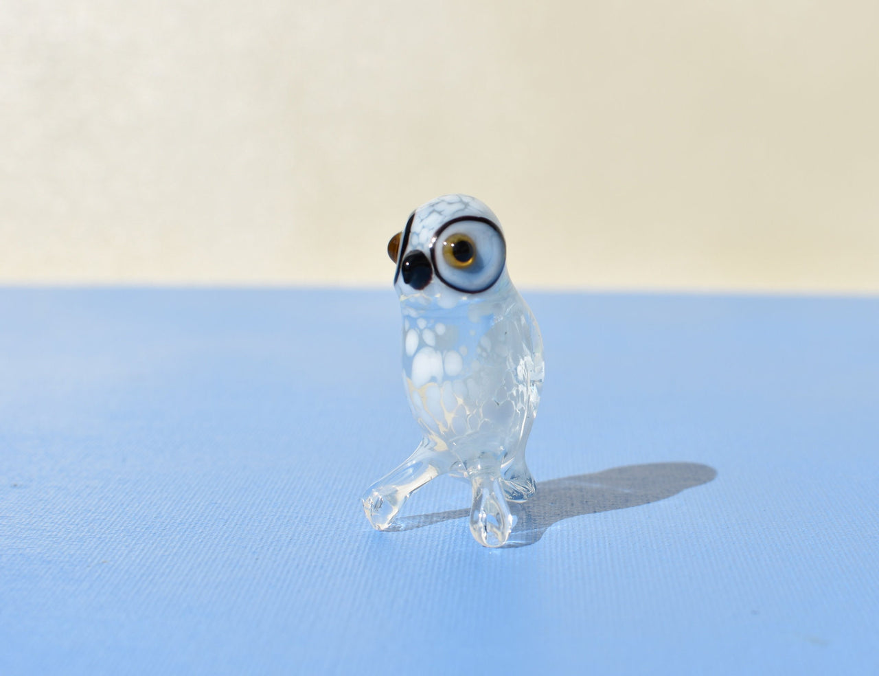 Snow white owl, Detailed figurine with a lot of personality.  Excellent addition to your glass animals collection.
