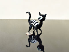 Whimsical Black Halloween Glass Cat Figurine: Hand-Blown Art Glass, Green Eyes