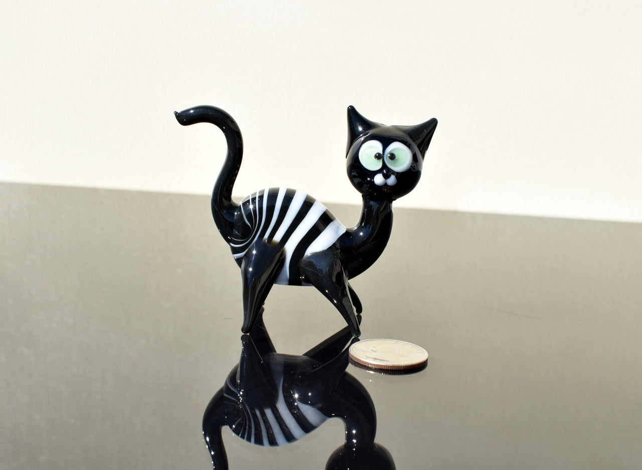 Whimsical Black Halloween Glass Cat Figurine: Hand-Blown Art Glass, Green Eyes