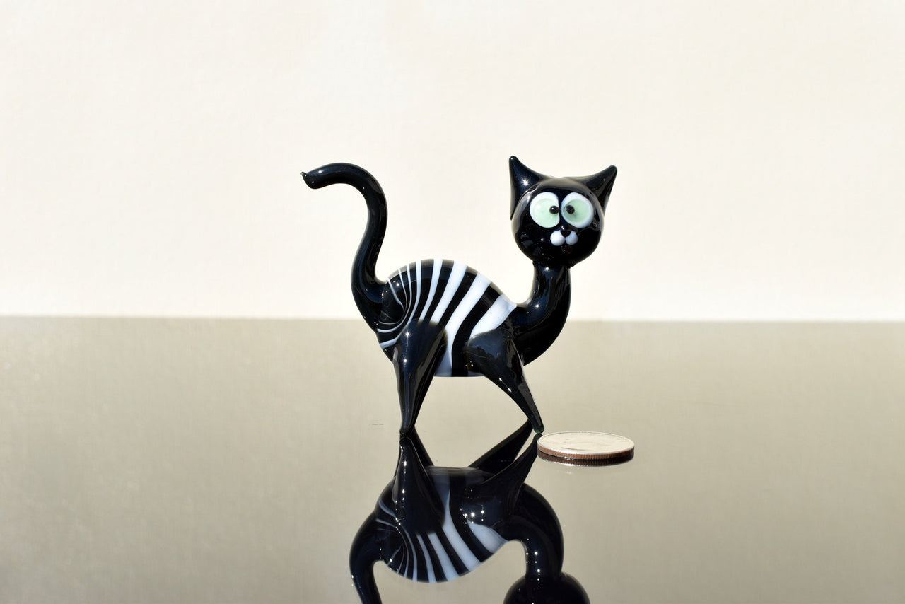 Whimsical Black Halloween Glass Cat Figurine: Hand-Blown Art Glass, Green Eyes