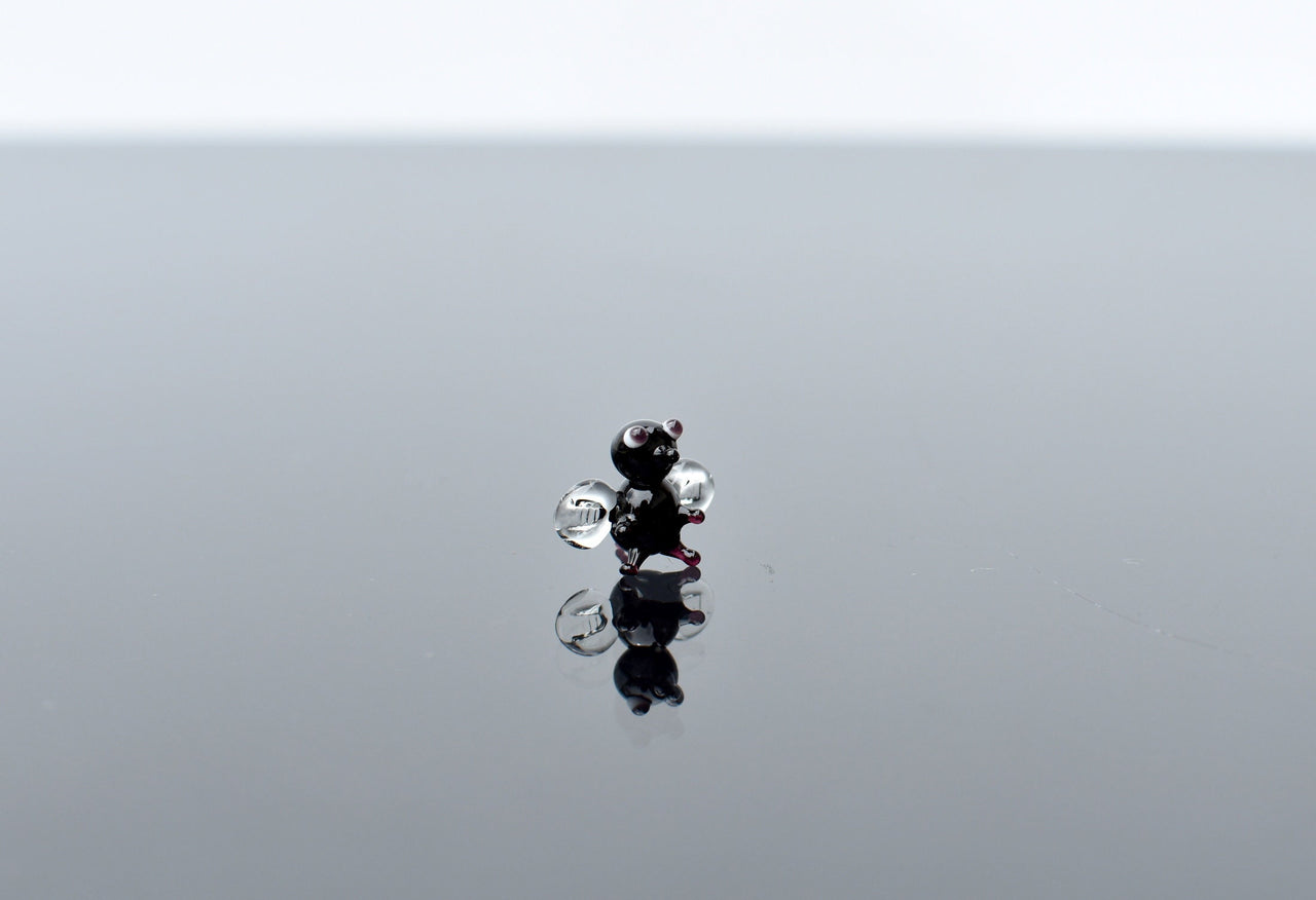 Tiny Glass Animals, Insect Art, Glass Animals, Bug Decor, Mini Glass Animals, Fly, Glass Bugs, Lampwork Glass, Bugs, Glass Figurines