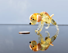 Hunting dog. Detailed realistic figurine with a lot of personality.  Excellent addition to  glass  collection.