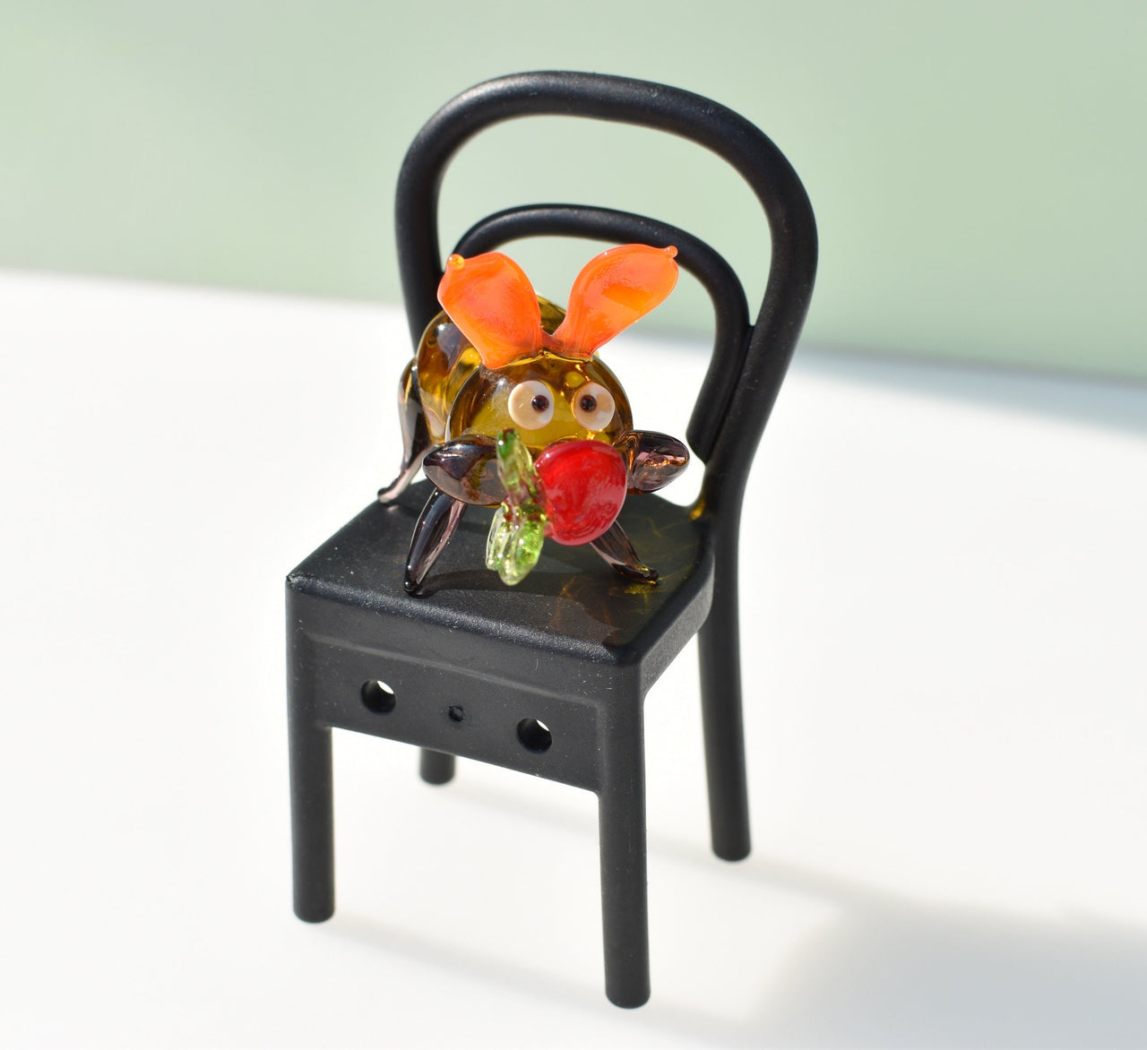 Whimsical Glass Pig Figurine: Handmade Flame Work Art