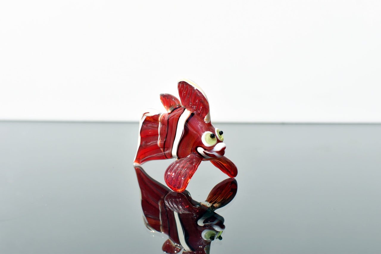 Handmade Red Glass Clownfish Figurine: Collectible Art Glass, 3 Inch