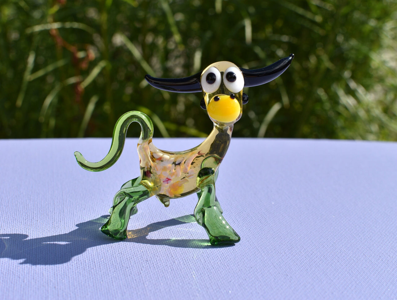 Whimsical Glass Bull Figurine: Hand-Blown Art Glass Collectible