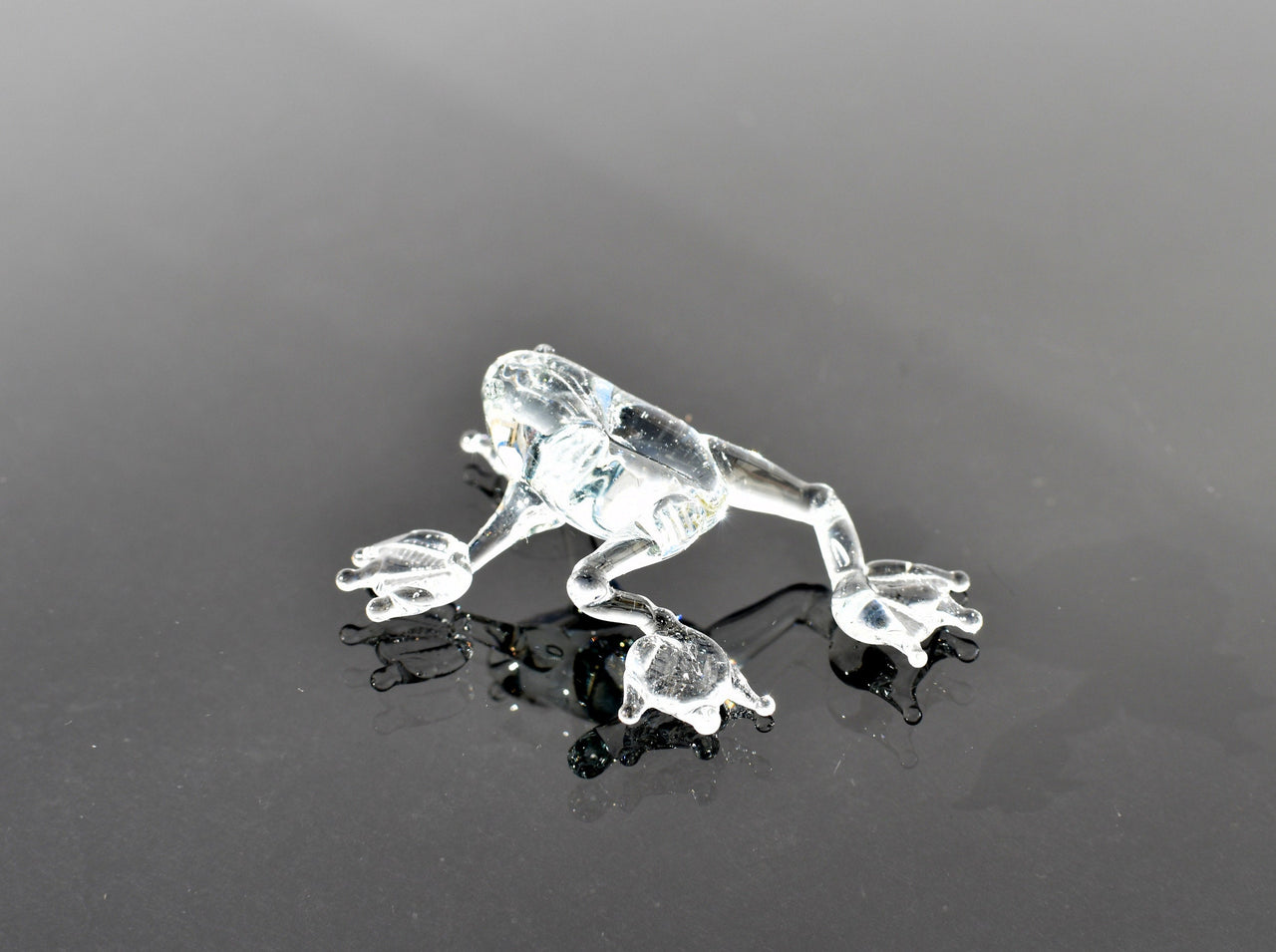 Clear Glass Frog Figurine – Hand Blown Miniature Animal Sculpture – Unique Amphibian Gift