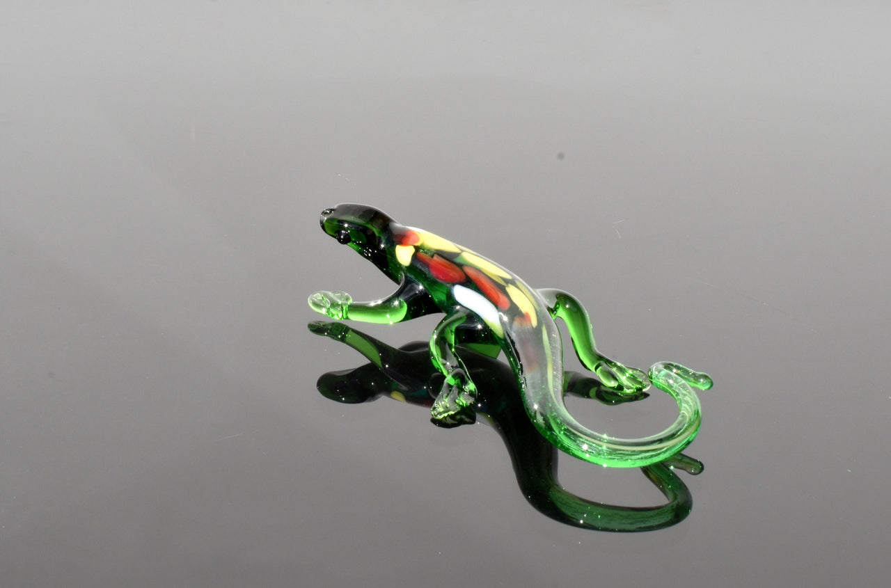 Hand Blown Glass Lizard Figurine: Realistic Reptile Sculpture