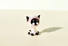 Lampwork Siamese Cat Figurine: Whimsical Glass Menagerie