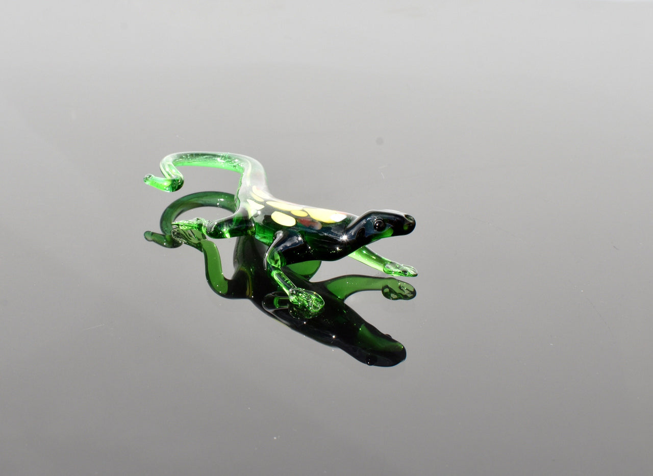 Hand Blown Glass Lizard Figurine: Realistic Reptile Sculpture