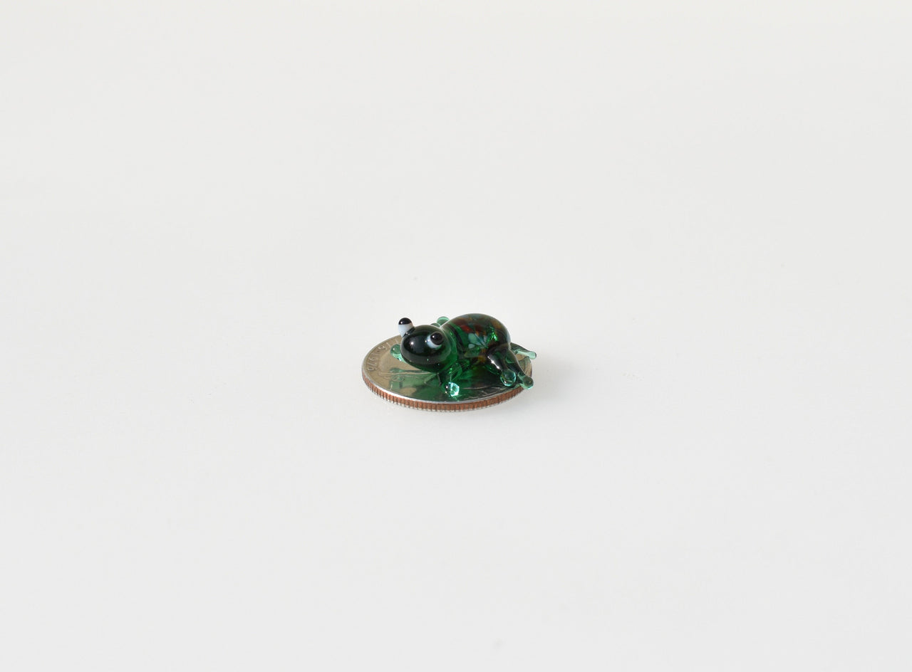 Handmade Green Glass Frog Figurine: Whimsical Miniature Sculpture