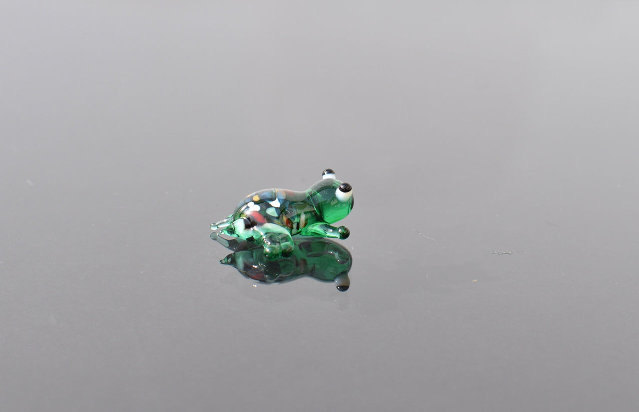 Handmade Green Glass Frog Figurine: Whimsical Miniature Sculpture