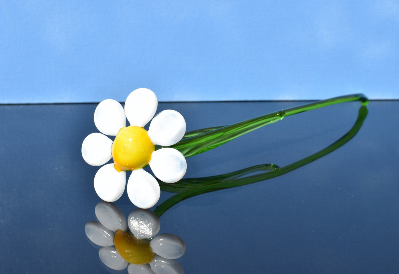 Beautiful long stem white-yellow glass daisy flower. Excellent addition to your glass collection. Each flower is priced individually.