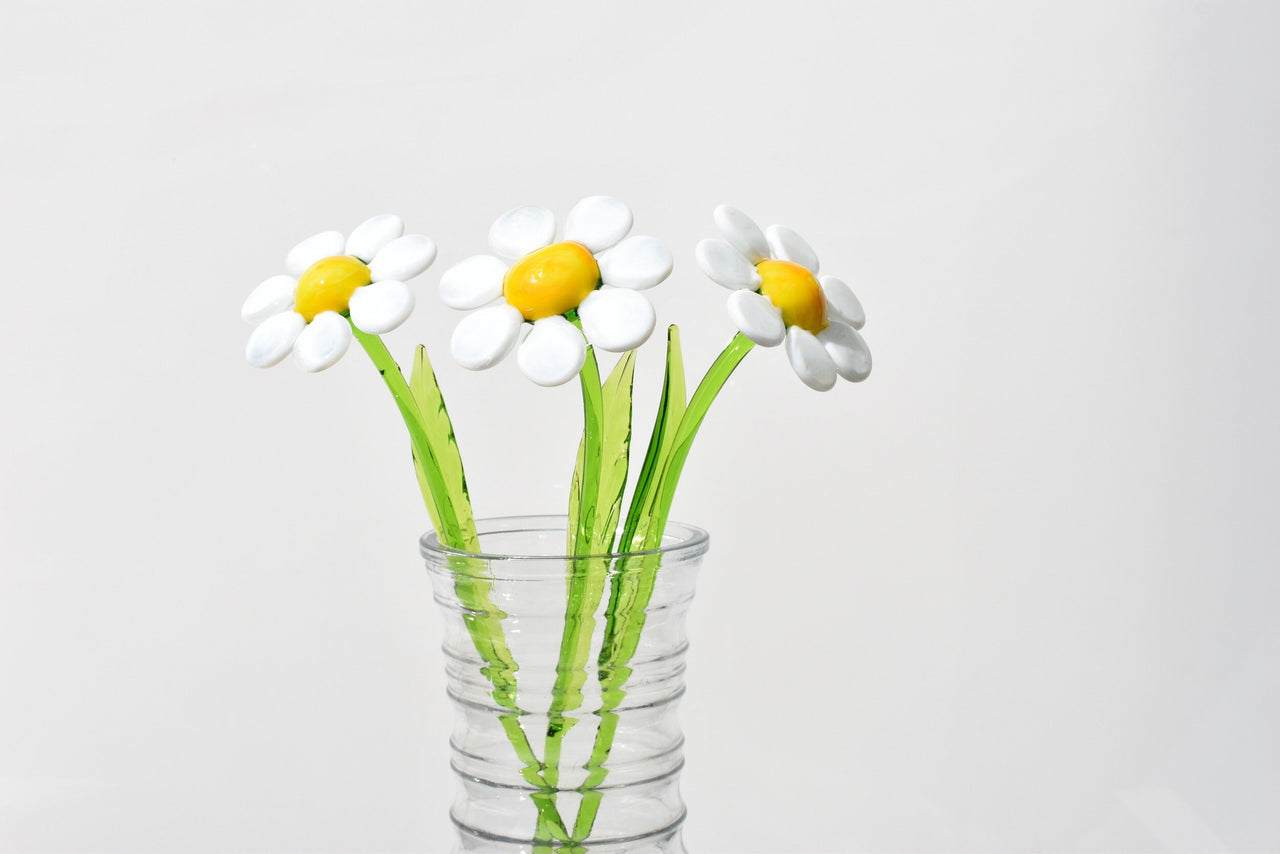Beautiful long stem white-yellow glass daisy flower. Excellent addition to your glass collection. Each flower is priced individually.