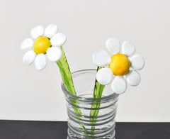 Beautiful long stem white-yellow glass daisy flower. Excellent addition to your glass collection. Each flower is priced individually.