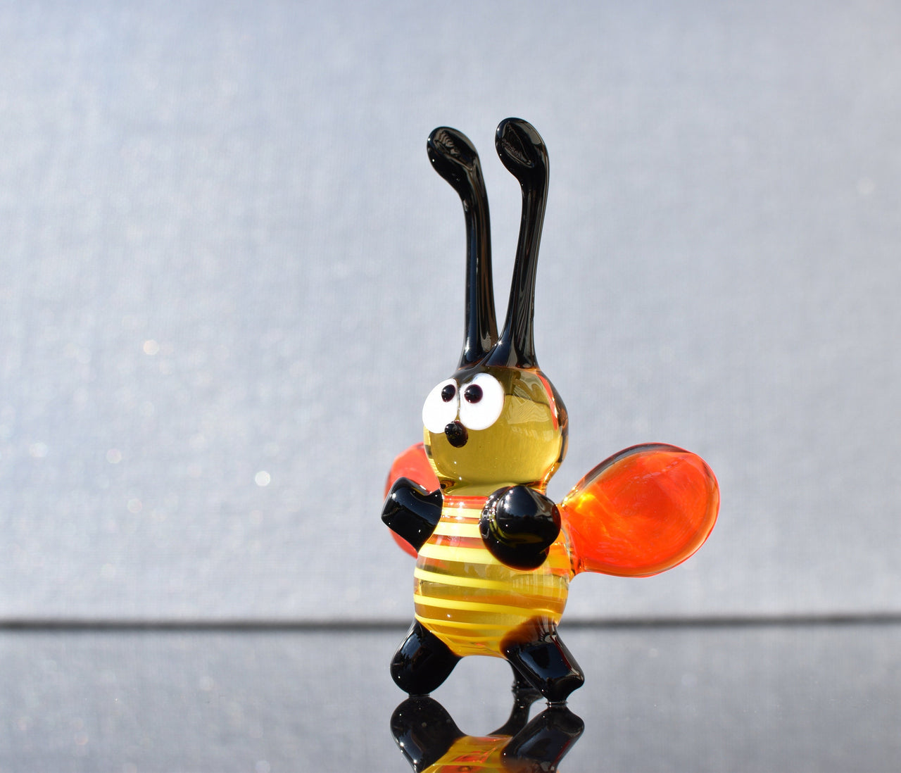Bee Decor, Glass Sculpture, Glass Figures, Bee Gifts, Bumble Bee, Honey Bee, Glass Animals, Blown Glass Animals, Glass Bee, Bees, Art