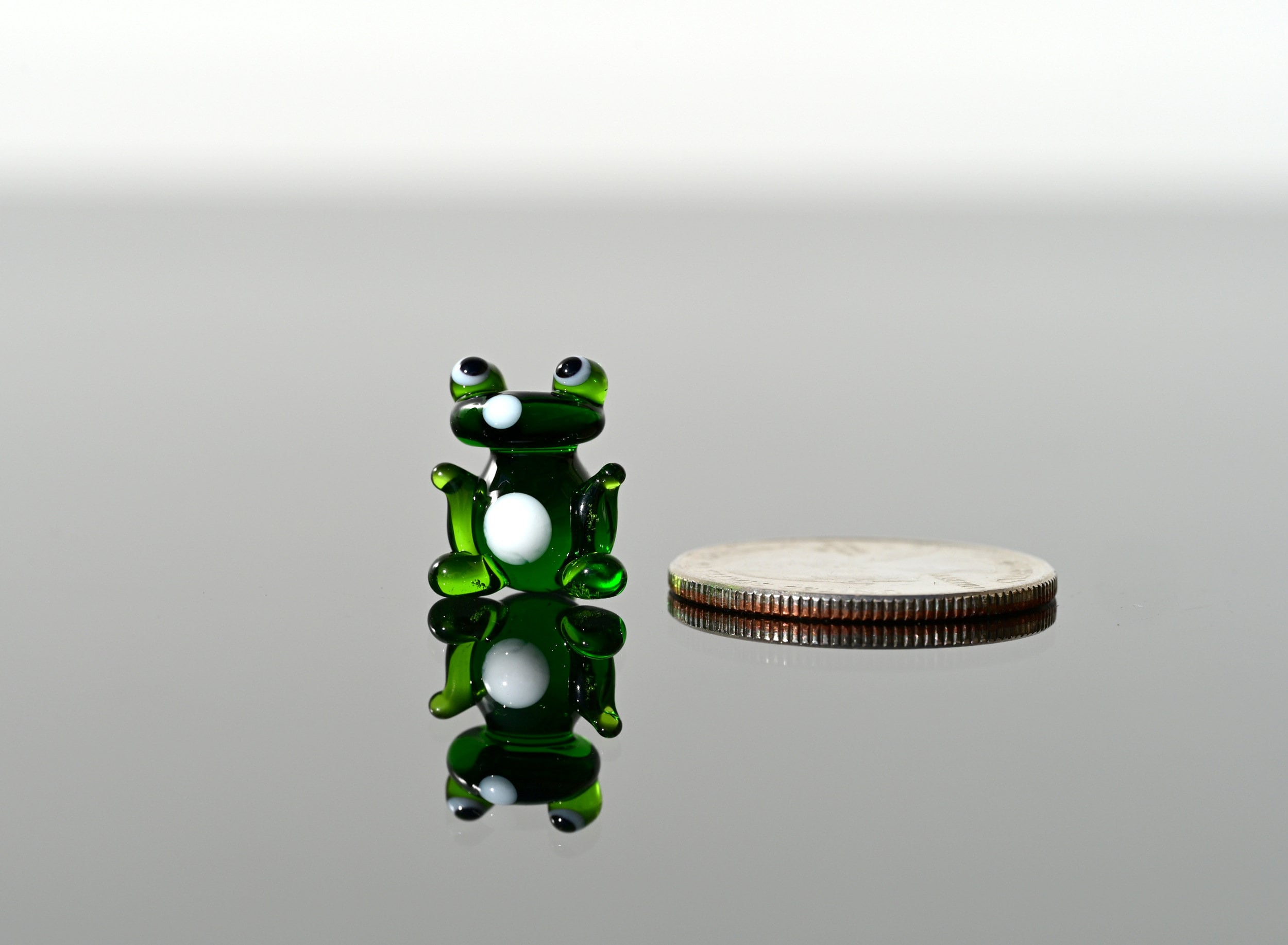 Tiny Glass Frog Figurine: Miniature Collectible Sculpture