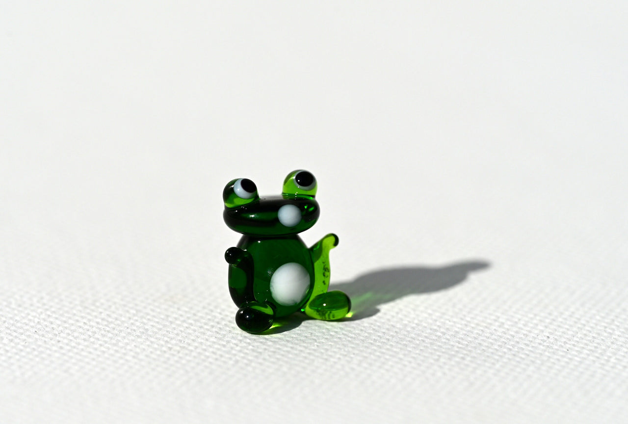 Tiny Glass Frog Figurine: Miniature Collectible Sculpture