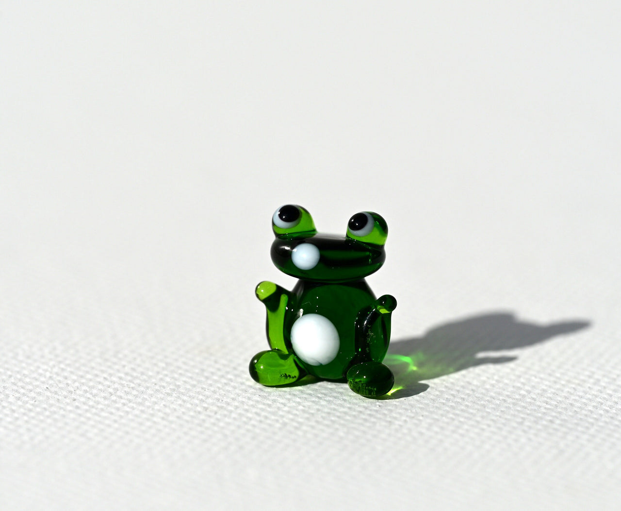 Tiny Glass Frog Figurine: Miniature Collectible Sculpture