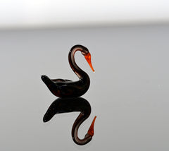 Tiny Glass Swan Figurine: Purple-Black Miniature