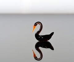 Tiny Glass Swan Figurine: Purple-Black Miniature
