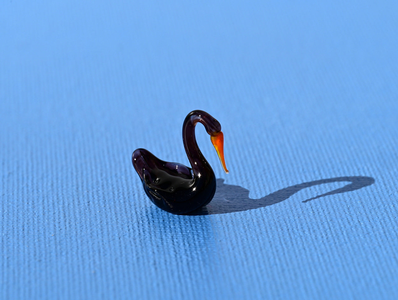 Tiny Glass Swan Figurine: Purple-Black Miniature